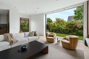 Sunny Rooftop Retreat in Venice Silver Triangle